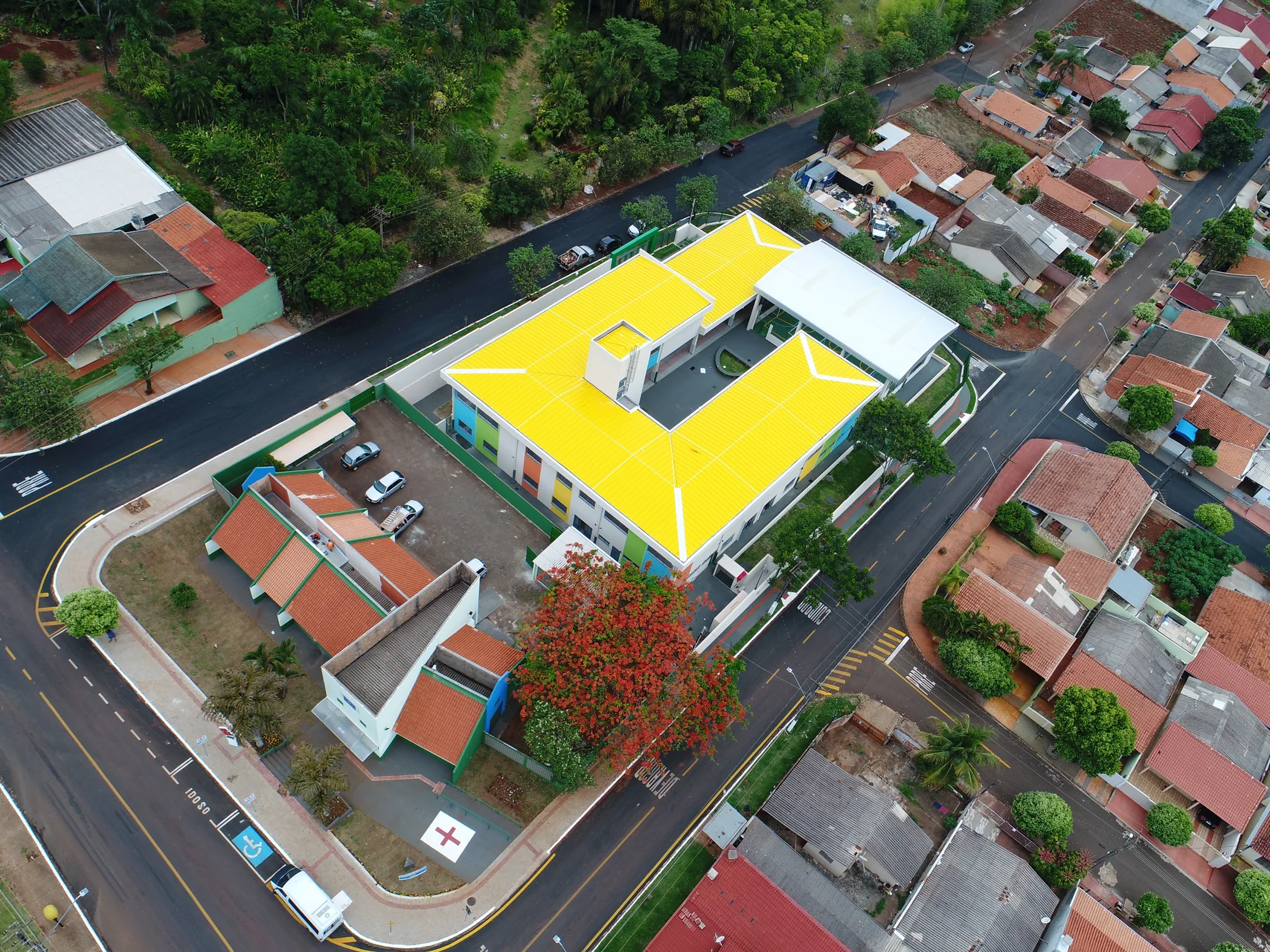 Vista aérea de empreendimento institucional concluído