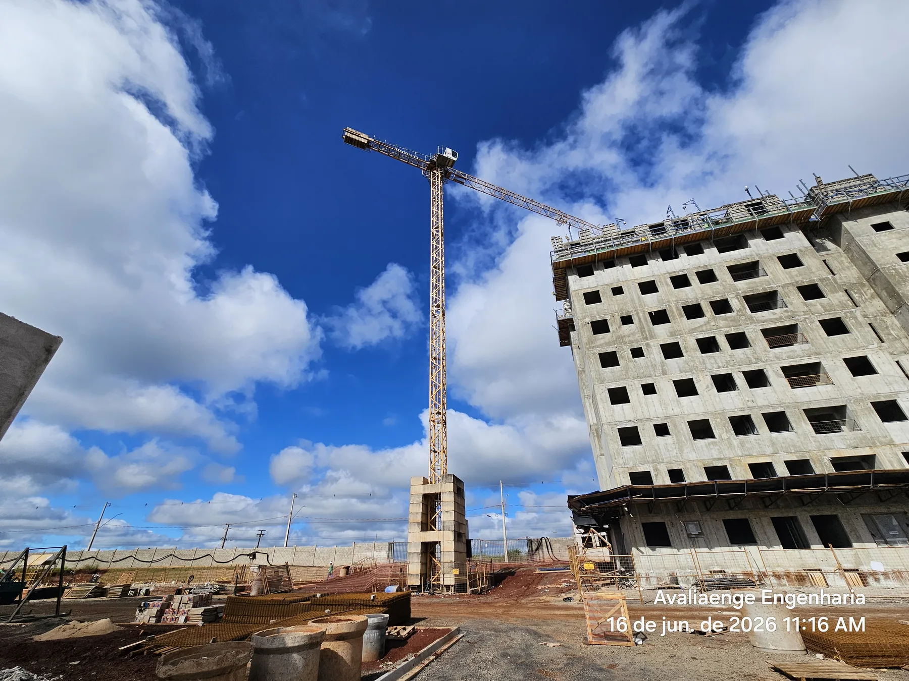 Edificação em execução com registro de ensaio do aterramento