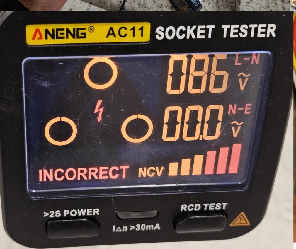 Teste de tomada indicando condição incorreta