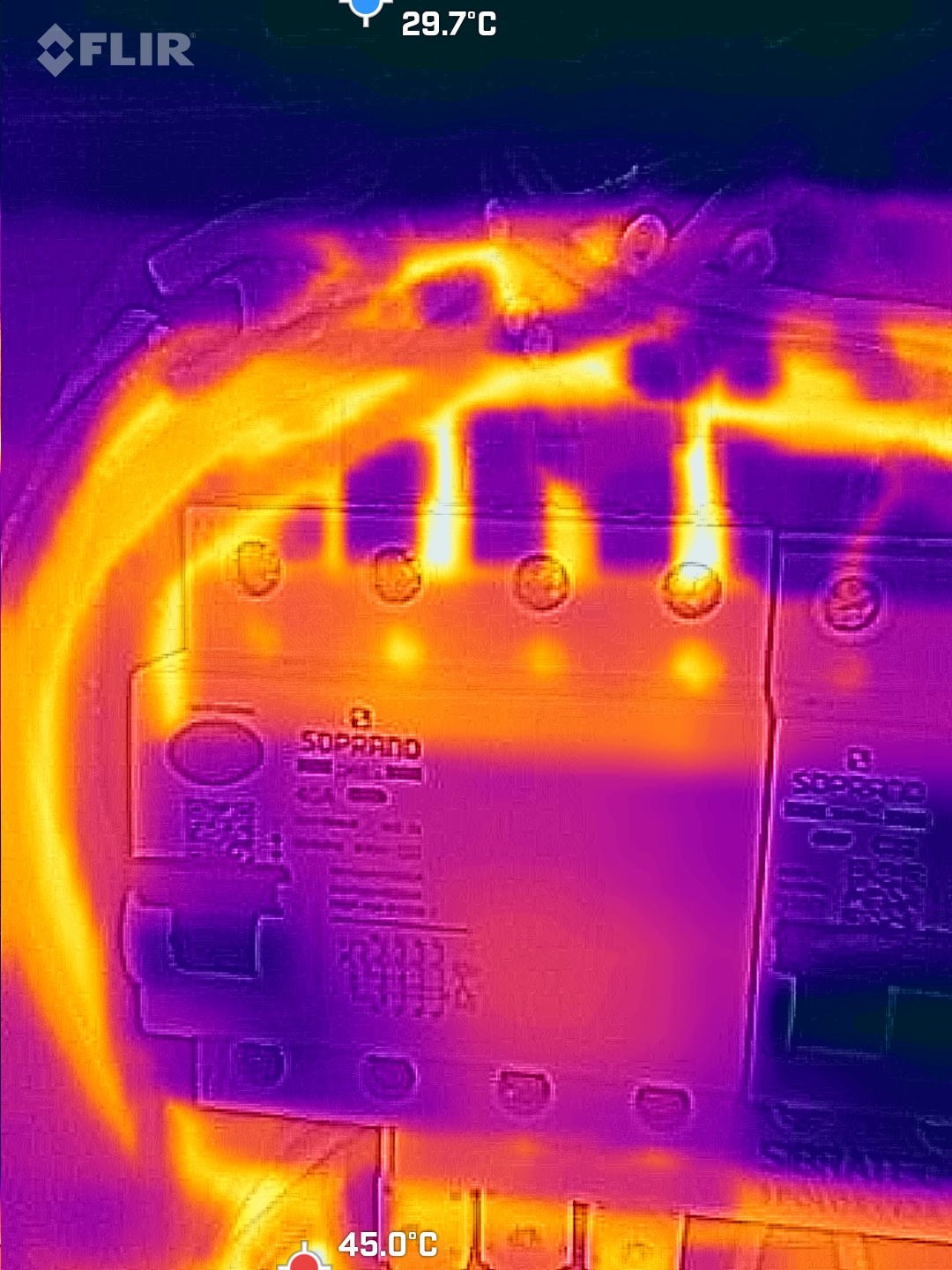 Imagem termográfica FLIR de componente elétrico